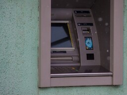 Суд над «теневым» наследником: обвинение в хищении 157 000 ₽ с карты покойной мамы